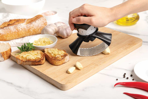 ROCKULA Garlic Press