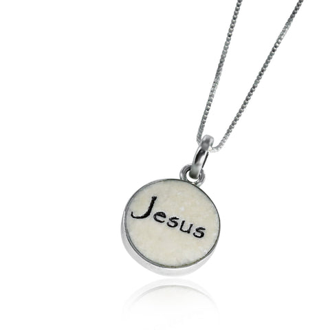 Anhänger mit dem Namen „Jesus“ auf Jerusalem-Stein