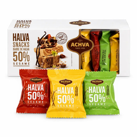 Halva Geschenkbox mit Riegeln in 3 Sorten, davor einzeln verpackte Riegel in Rot, Gelb und Grün