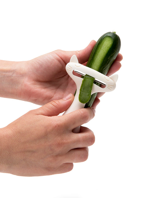 CatPeeler – The vegetable peeler with a twist!