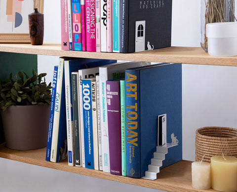 Buchstützen im Treppendesign